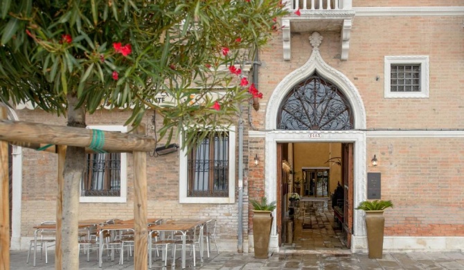 Palazzo Veneziano - Venice Collection