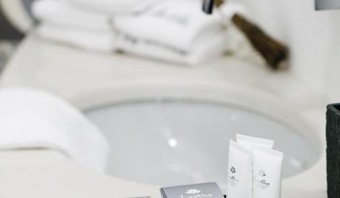White Stylish Apartment 3